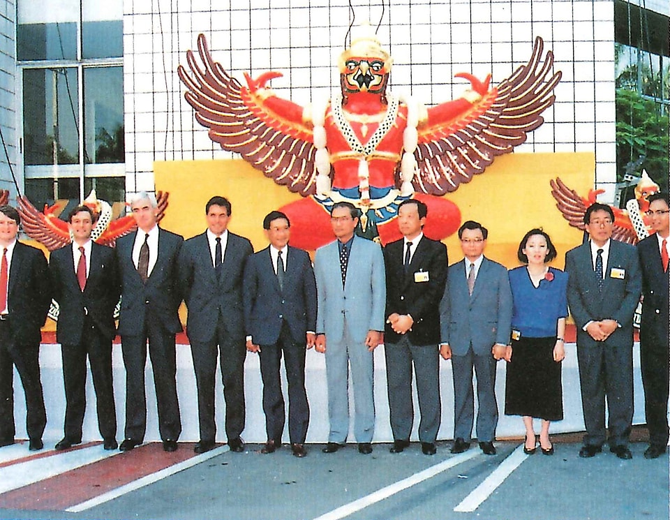 Shell becomes the first oil company in Thailand to receivea Royal Insignia (the seal of Garuda) from King Rama IX on August 17, 1992.