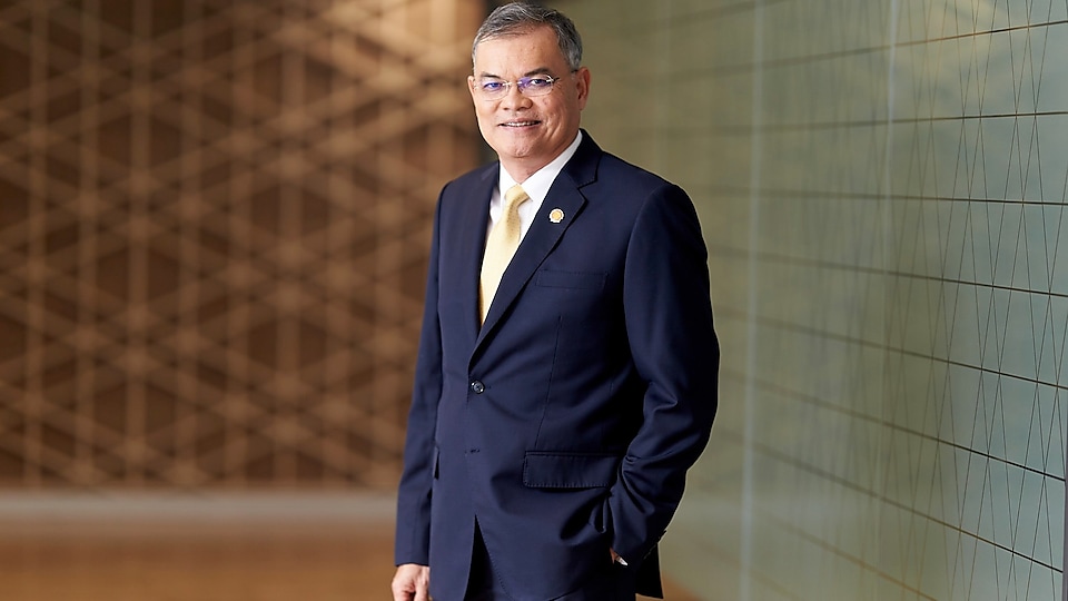 Mr. Panun Prachuabmoh, Country Chairman, the Shell Company of Thailand Limited
