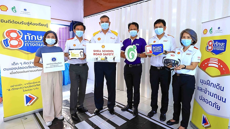 The Shell Company of Thailand Limited - led by Panun Prachuabmoh (third from the left), Country Chairman – is partnering with the Child Safety Promotion Foundation and National Institute for Child and Family Development, Mahidol University, to design activities and training programmes for schools.