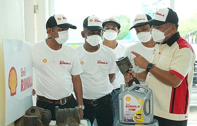 Truckers participating in the third year of ‘Truck Heroes Drive Safely with Shell Rimula’ program