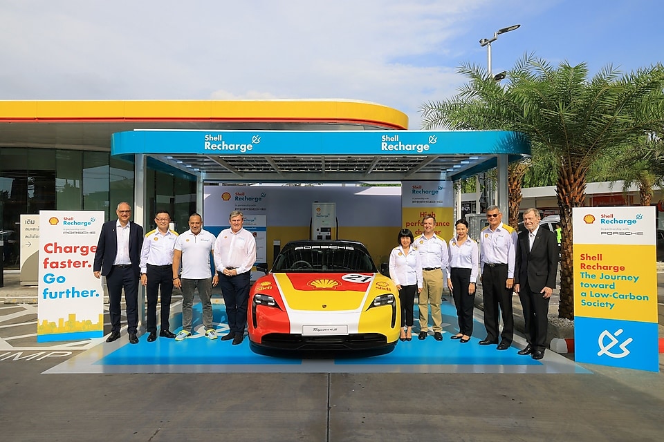 Porsche Asia Pacific and Shell announce the launch of the first Shell High Performance Charging (HPC) site in Bang Yai, Bangkok. This HPC site launch marks the start of the construction of a total of eleven 180 kW and 360 kW direct-current (DC) chargers at eleven Shell stations located throughout Thailand, enabling seamless emission-free travel within the country.