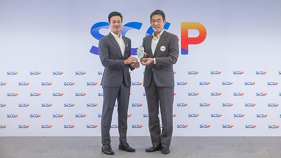Shell  is honored with the award from SCGP from using 100% PCR plastic to produce engine oil packaging.