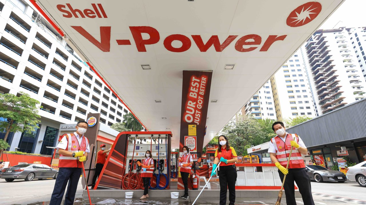 Shell executives and employees participated a ‘Big Cleaning Day’ activity to ensure customer safety and boost confidence throughout their journeys