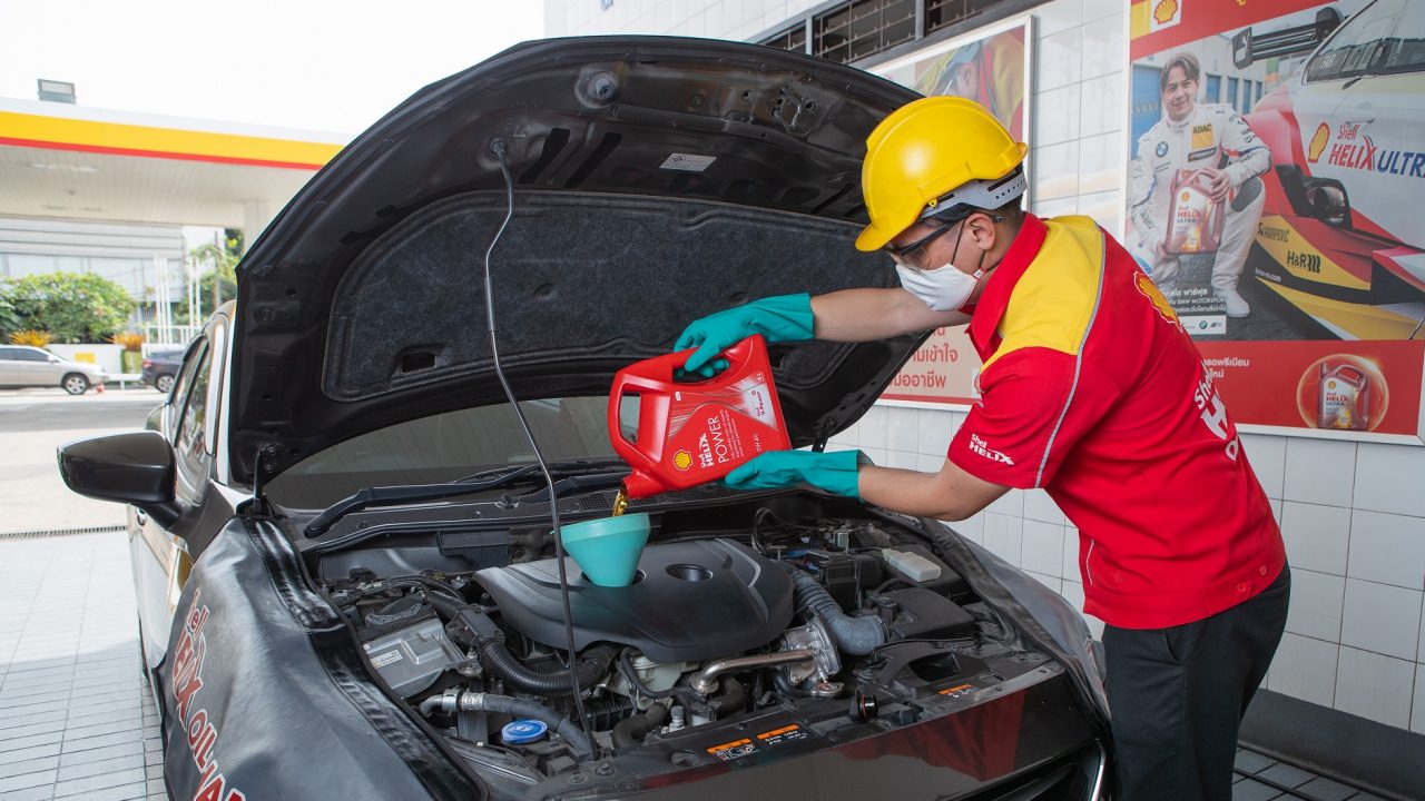 Confidence throughout the journeys with services from Shell HELIX OILCHANGE+
