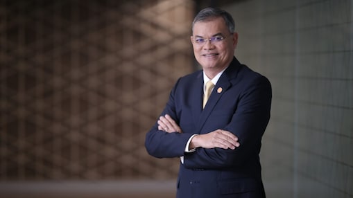 Mr. Panun Prachuabmoh, Country Chairman, the Shell Company of Thailand Limited