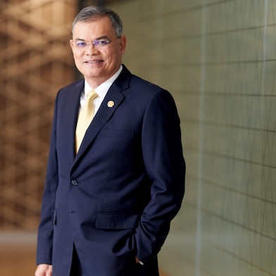 Mr. Panun Prachuabmoh, Country Chairman, The Shell Company of Thailand Ltd.