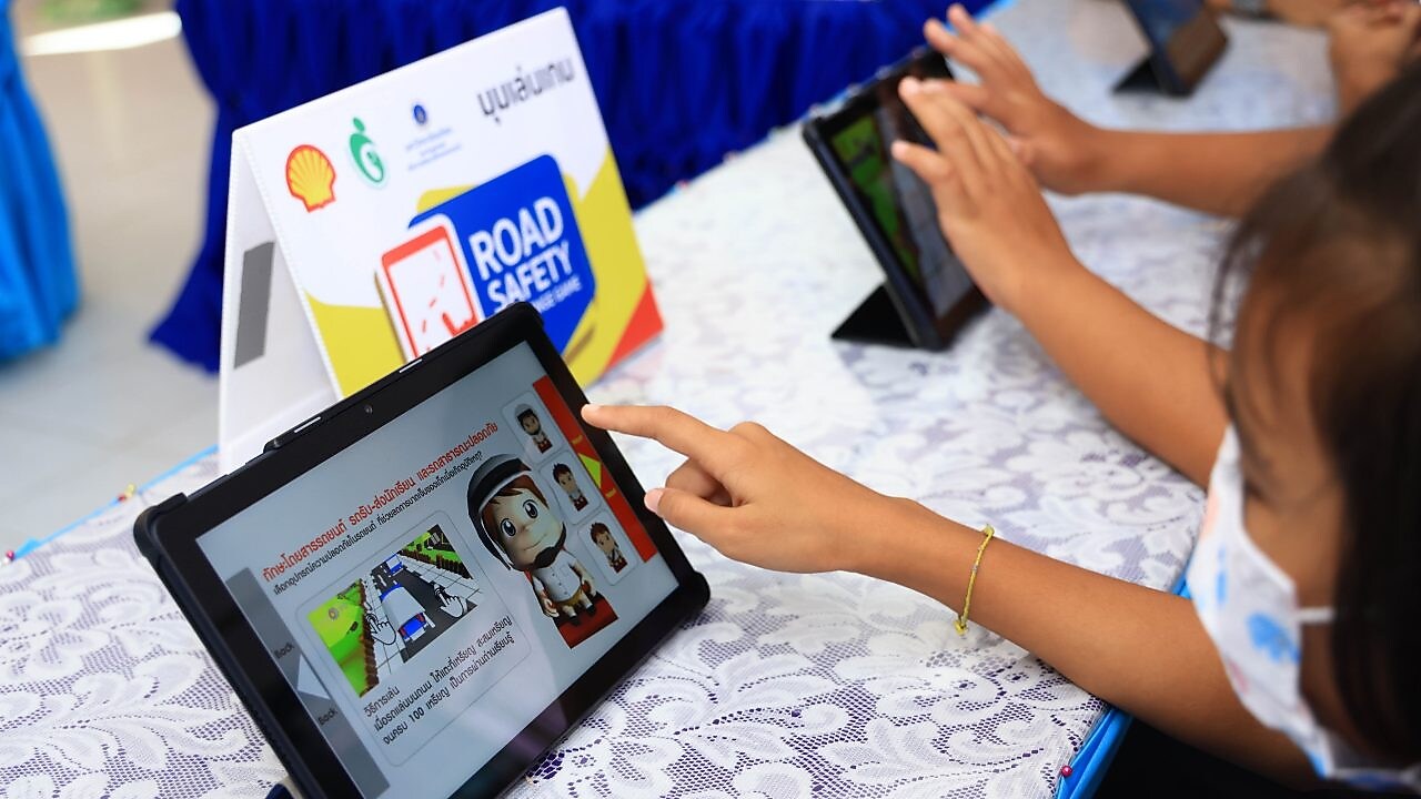 ‘8 Skills for Road Safety’ training sessions in primary schools in the neighbourhood of Mahidol University and Bangkrachao.