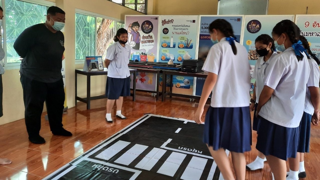 ‘8 Skills for Road Safety’ training sessions in primary schools in the neighbourhood of Mahidol University and Bangkrachao.