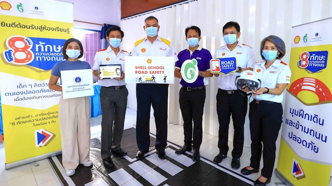 The Shell Company of Thailand Limited - led by Panun Prachuabmoh (third from the left), Country Chairman – is partnering with the Child Safety Promotion Foundation and National Institute for Child and Family Development, Mahidol University, to design activities and training programmes for schools.