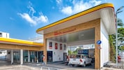 Shell HELIX OIL CHANGE+ and Shell Car Wash offer quality car servicing with an exclusive customer lounge