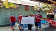 The Onwards with Thai Foundation by Shell Thailand’s employees aids residents of the Wat Khlong Toei communities who have been affected by the COVID-19 pandemic.