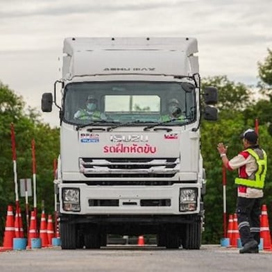 Truckers participating in the third year of ‘Truck Heroes Drive Safely with Shell Rimula’ program