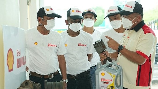 Truckers participating in the third year of ‘Truck Heroes Drive Safely with Shell Rimula’ program