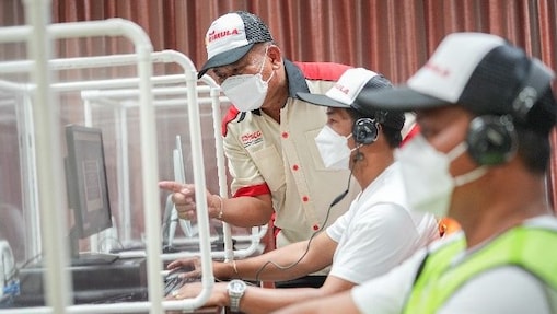 Truckers participating in the third year of ‘Truck Heroes Drive Safely with Shell Rimula’ program