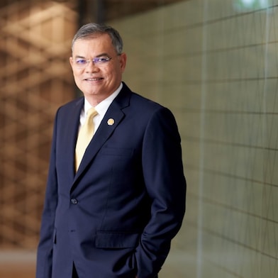 Mr. Panun Prachuabmoh, Country Chairman, The Shell Company of Thailand Limited