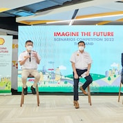 The panel of judges led by Ignatius Lim, APAC Corporate Relations International Senior Adviser, Shell Singapore (left); Kamon Kongsakulvatanasook, Managing Director - Shell Property Development J.V., The Shell Company of Thailand Limited (middle); and Dr. Non Arkaraprasertkul, Senior Expert of the Digital Economy Promotion Agency (DEPA) (right) together discuss and conclude the national Imagine the Future Scenarios Competition 2022