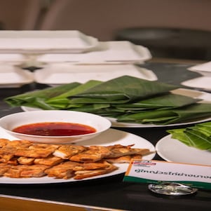 Poo Yai Worn  Bangtan Grilled Chicken