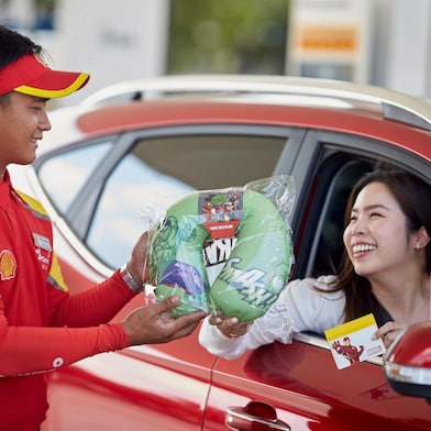 Fill up with 1,200 baht of Shell V-Power to purchase stylish Marvel neck pillows for just 149 baht.