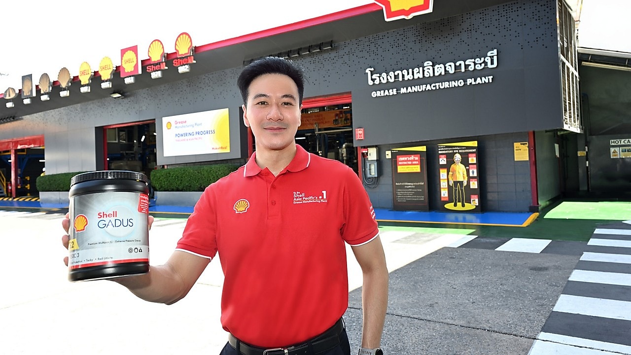 Mr. Kamolpat Baholyodhin, Executive Director - Lubricants Business, The Shell Company of Thailand Limited