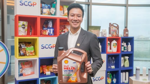 “Shell Helix Ultra" in 100% PCR (Post-Consumer Recycled) packaging