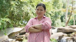 Representing Live Life to the Fullest, Mrs. Sunaree Janruechai, a retail business owner from Sakon Nakhon.