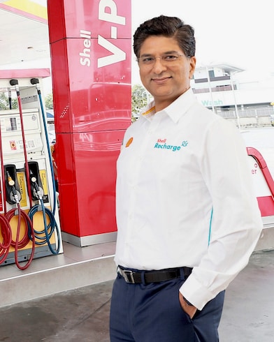 Mr. Omar Sheikh, Executive Director of the Mobility Business at The Shell Company of Thailand Limited.