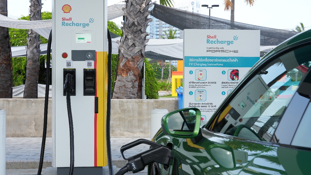 Shell Recharge station (HPC) 180 kW at the Shell Station at Thew Talay World, Cha-am District, Phetchaburi 