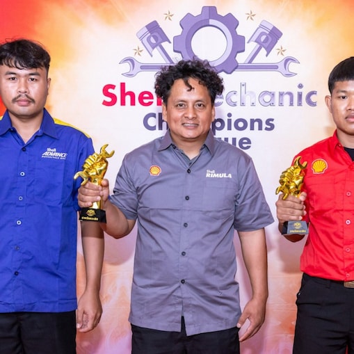 Shell celebrates the champions in the motorcycle, truck, and car categories.