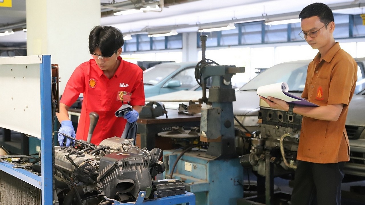 Determined and driven to become Thailand’s mechanic champion.