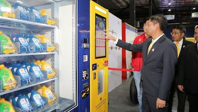 Shell’s automatic engine oil vending machine is available 24/7