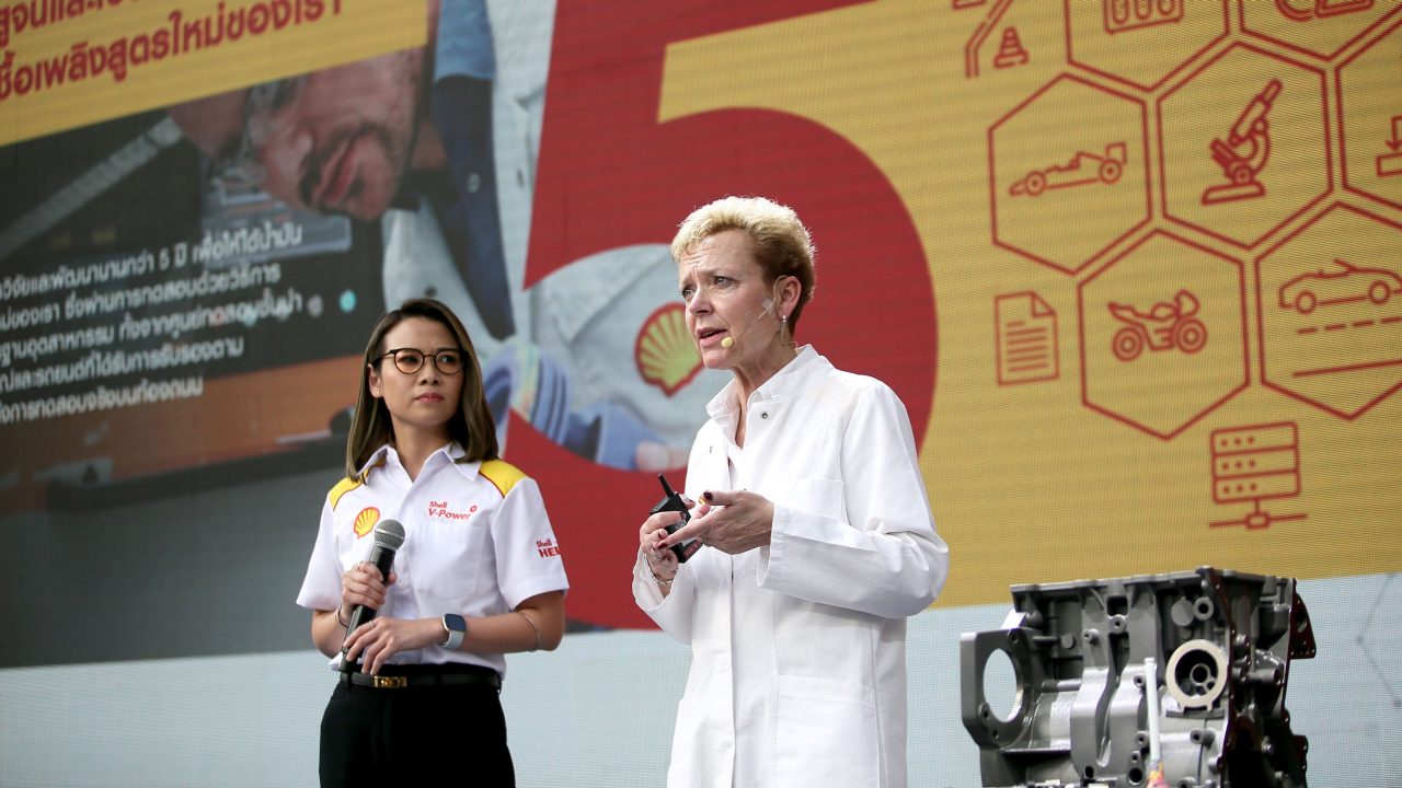 Product demonstration by Johanne (Jo) Smith, Shell Fuels Scientist