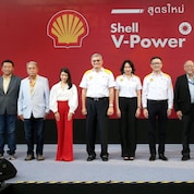 Shell Thailand executives: Mr. Panun Prachuabmoh, Country Chairman, Ms. Ornuthai Na Chiangmai, Ultimate Potential Lead, Shell Shareholder Representative South Africa & Ukraine, Shell Mobility, and Mr. Ruengsak Sritanawiboonchai, Executive Director of Mobility Business, with an executive from Cavallino Motors, senior executives of leading motoring media, Thanachaj Ujjin (Pod) and Marie Eugenie Le Lay (Zom)