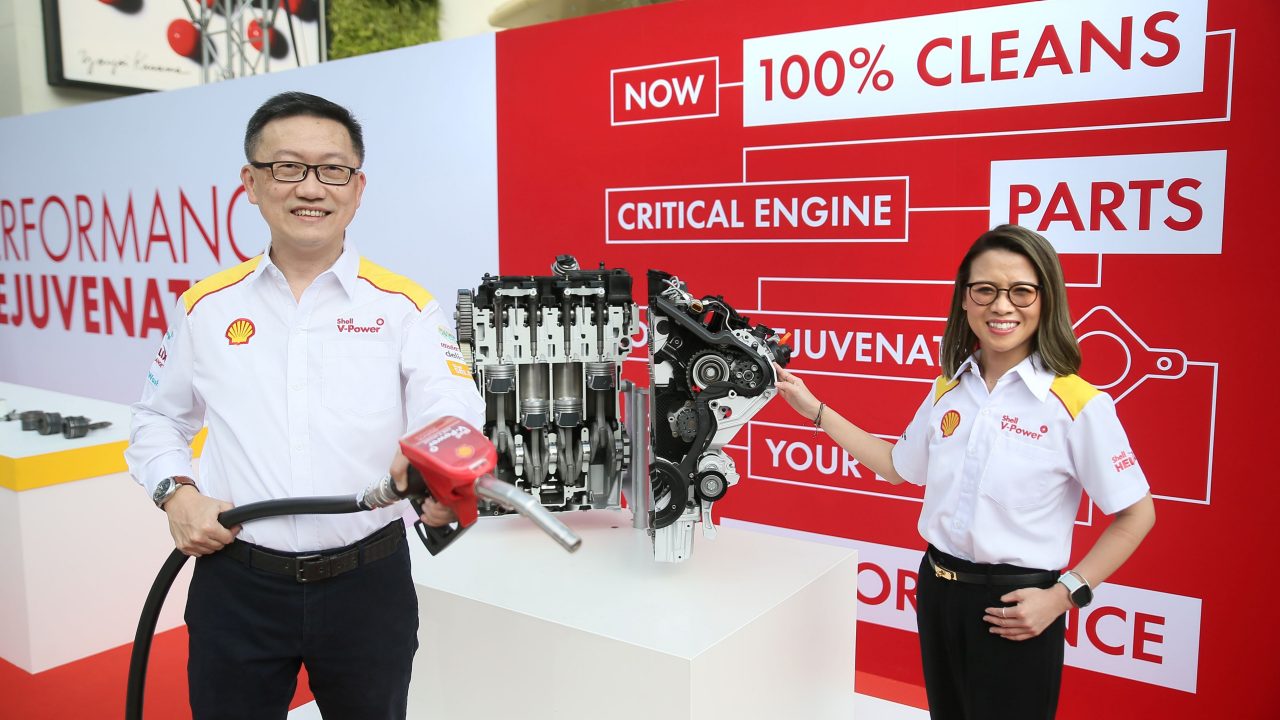 Mr. Ruengsak Sritanawiboonchai, Executive Director of Mobility Business and Ms. Suwara Supreeyathitikul, Vice Executive Director of Mobility Business