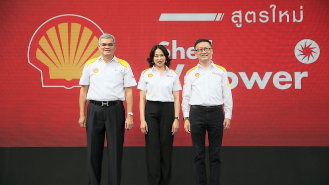 (From left to right) Shell Thailand led by Mr. Panun Prachuabmoh, Country Chairman, Ms. Ornuthai Na Chiangmai, Ultimate Potential Lead, Shell Shareholder Representative South Africa & Ukraine, Shell Mobility, and Mr. Ruengsak Sritanawiboonchai, Executive Director of Mobility Business, launched the new and improved Shell V-Power in Thailand at Parc Paragon, Siam Paragon.