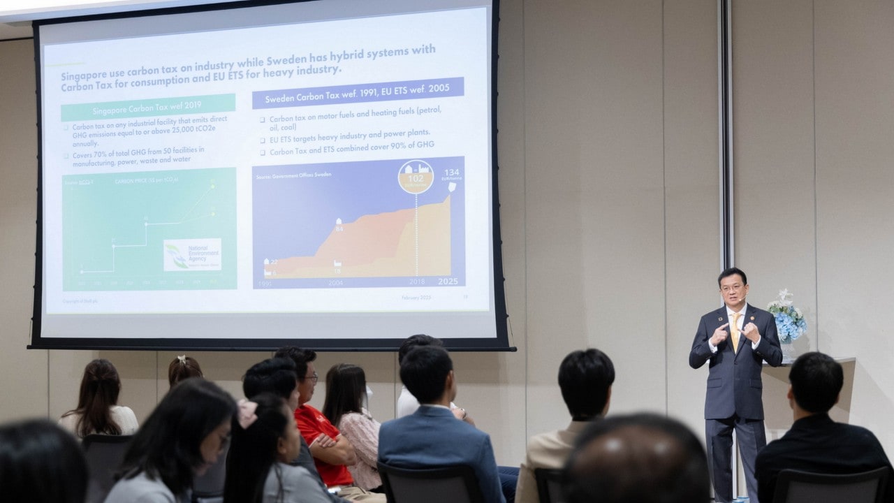 “The Global Economy and Growth Opportunities for the Thai Private Sector” with speakers from the Bank of Thailand, UOB Asset Management Thailand Co., Ltd. and The Shell Company of Thailand Limited. 