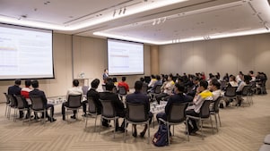 “The Global Economy and Growth Opportunities for the Thai Private Sector” with speakers from the Bank of Thailand, UOB Asset Management Thailand Co., Ltd. and The Shell Company of Thailand Limited. 