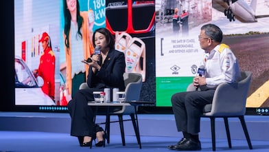 Ornuthai Na Chiangmai, Country Chairman, and Pisak Udomwong, Deputy Executive Director of Engineering and Innovation, Lubricants Department, The Shell Company of Thailand Limited, delivered a keynote address on the topic: “Driving Energy Transition Responsibly through World-class Technology Innovations.”
