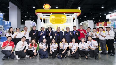 Shell's booth drew strong interest from industrial sectors..