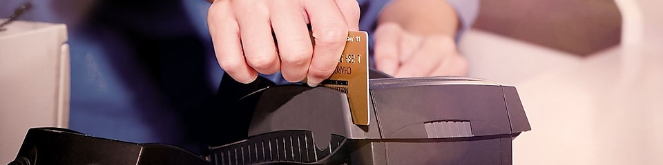person swiping creditcard