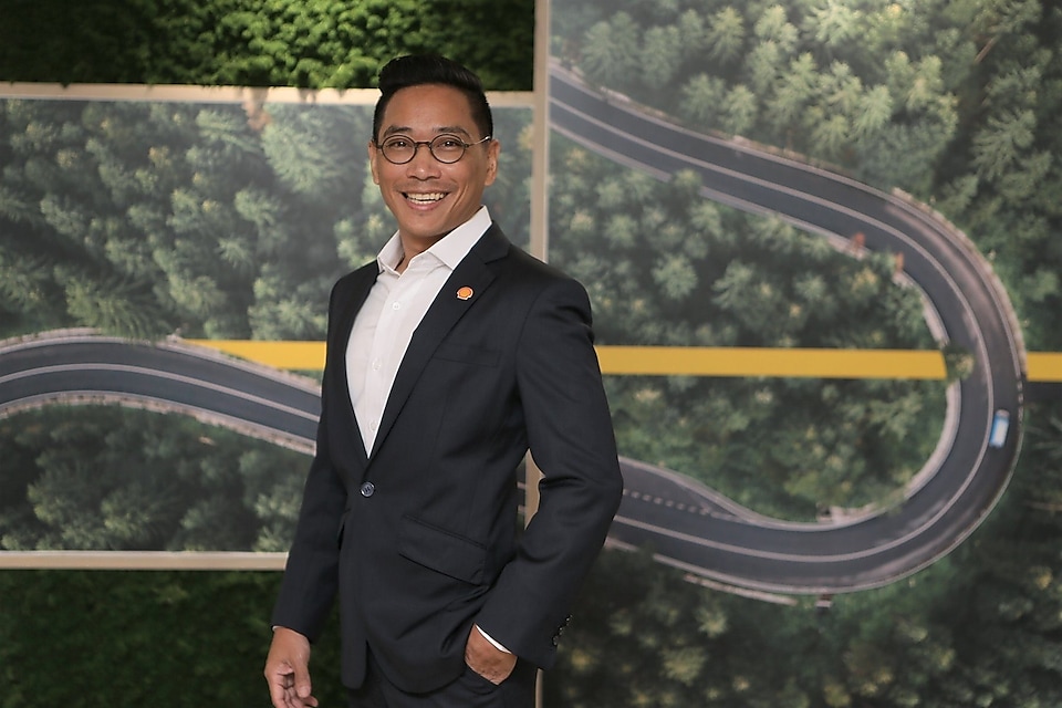 Mr. Thanes Rajatapiti, Regional GM Bitumen - Asia, Middle East, The Shell Company of Thailand, celebrates the 100th anniversary of Shell’s global bitumen business, moving forward its innovative technology for sustainable paving solutions.