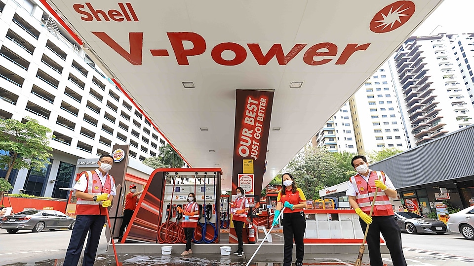 Shell executives and employees participated a ‘Big Cleaning Day’ activity to ensure customer safety and boost confidence throughout their journeys