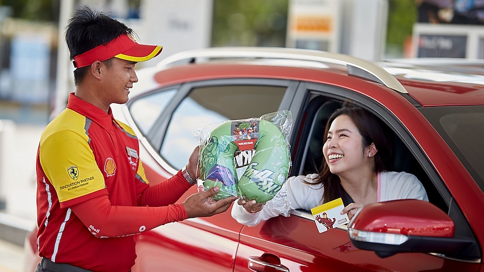 Fill up with 1,200 baht of Shell V-Power to purchase stylish Marvel neck pillows for just 149 baht.