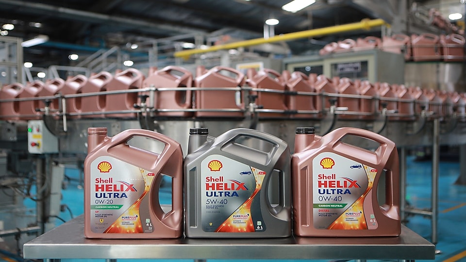 100% PCR packaging for premium engine oil “Shell Helix Ultra”