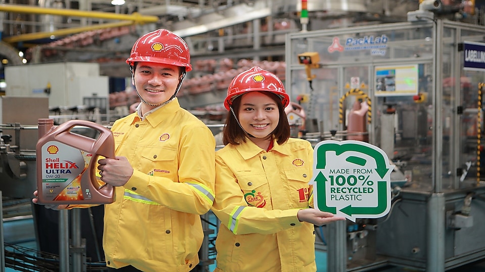 The first company in Thailand to introduce 100% PCR packaging for premium engine oil “Shell Helix Ultra”