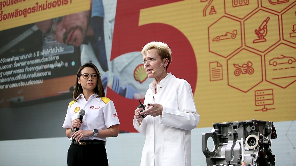 Product demonstration by Johanne (Jo) Smith, Shell Fuels Scientist
