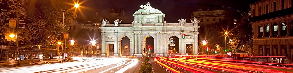 Puerta de Alcala at night.