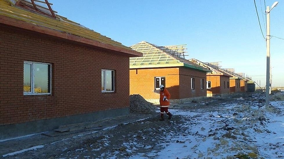 Construction of the detached houses in Araltal