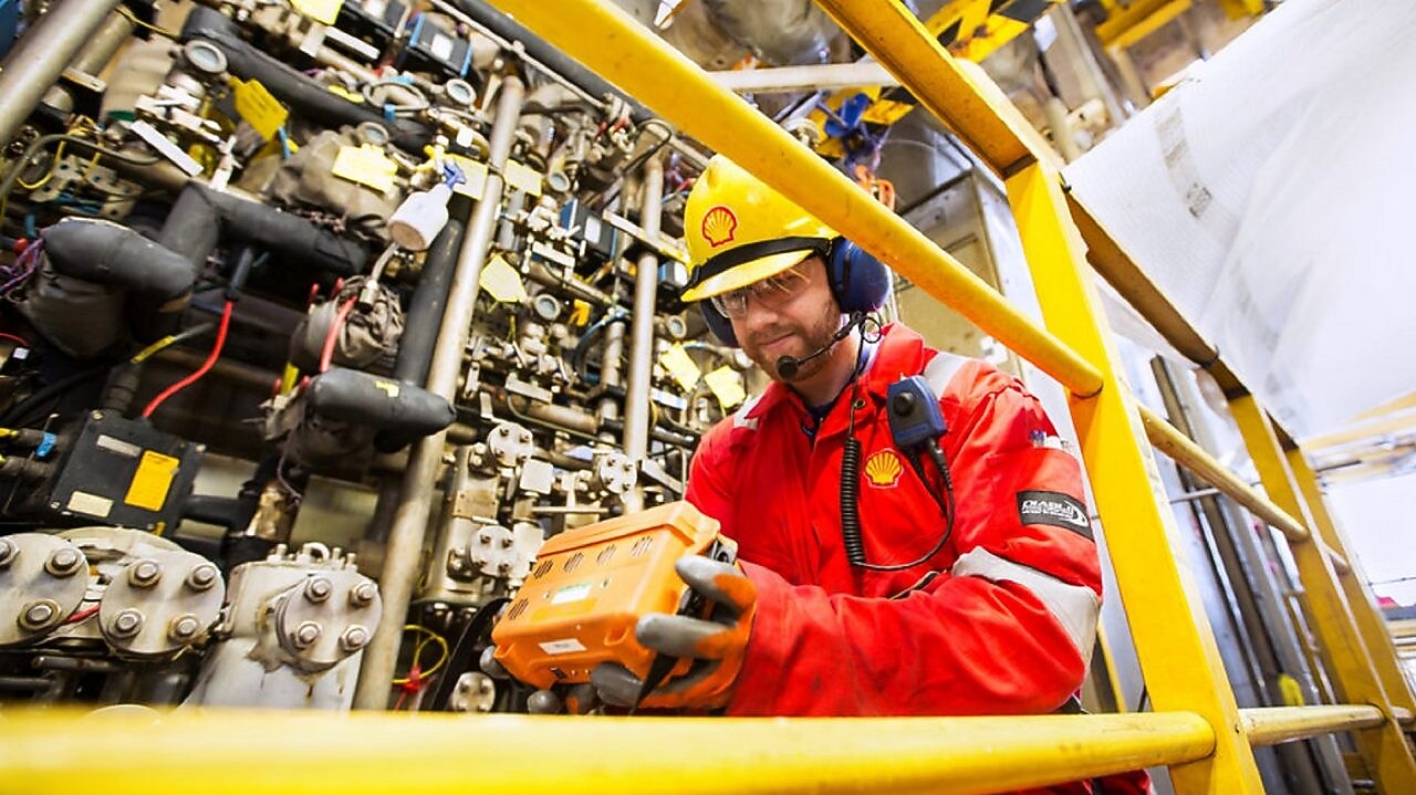 พนักงานจาก TACIT