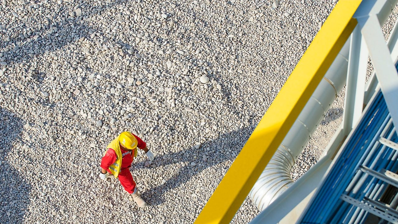 วิศวกรของเชลล์ในโรงกลั่น