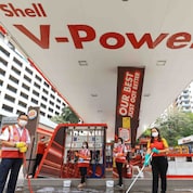 ผู้บริหารและพนักงานเชลล์ร่วมกิจกรรม Big Cleaning Day เพื่อความปลอดภัยและเพิ่มความมั่นใจให้กับผู้ขับขี่